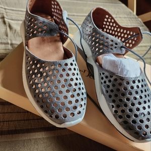 NWT L'Amour des piers leather himar